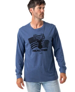 Realtree Men's Deer FlagLong Sleeve Shirt