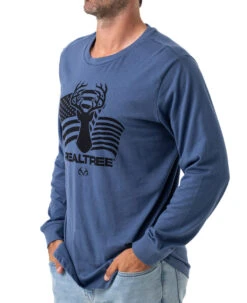 Realtree Men's Deer FlagLong Sleeve Shirt -Realtree 2980 BL SIDE 01746.1684265940