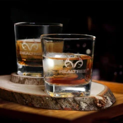 Realtree Whiskey Glasses - Set Of 4 5 Realtree Whiskey Glasses - Set Of 4 -Realtree RTS RTWKGL CL images 13493.1629925146