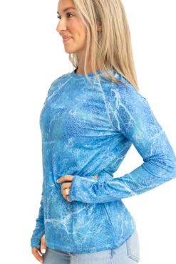 Realtree Fishing Long Sleeve Performance Women's Blue Raglan Shirt | Mako 2 Realtree Fishing Long Sleeve Performance Women's Blue Raglan Shirt | Mako -Realtree W106 MB SIDE 59432.1692990422